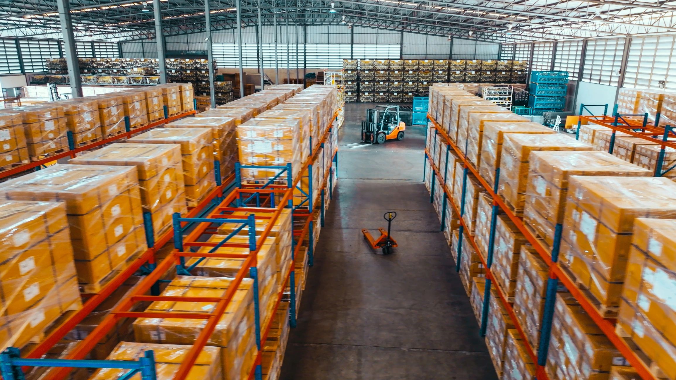 Warehouse inventory environment supporting logistics operations